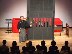 歌舞伎の黒御簾音楽を紹介した公演の様子