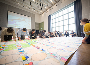 【展示】ギネス世界記録「塗り絵で作られた最大のモザイク（ロゴ） ４枚目